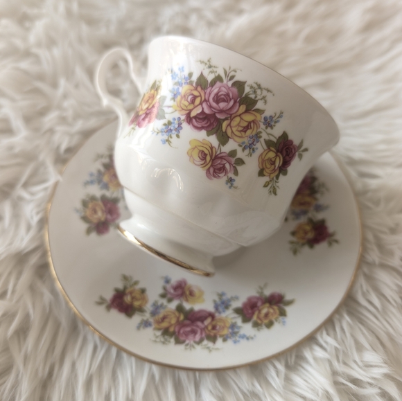 Teacup & Saucer Set - 1 Set - Picture 4 of 8